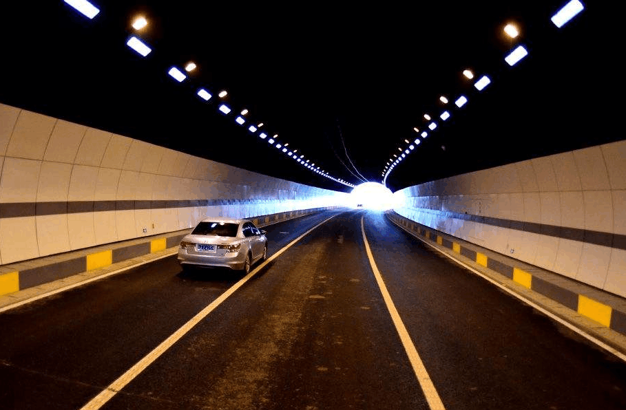 隧道里行駛為什么不能變道？(圖1)